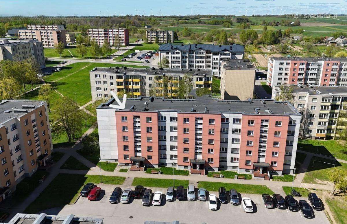 Parduodamas 3 Kambarių Butas Renovuotame Name