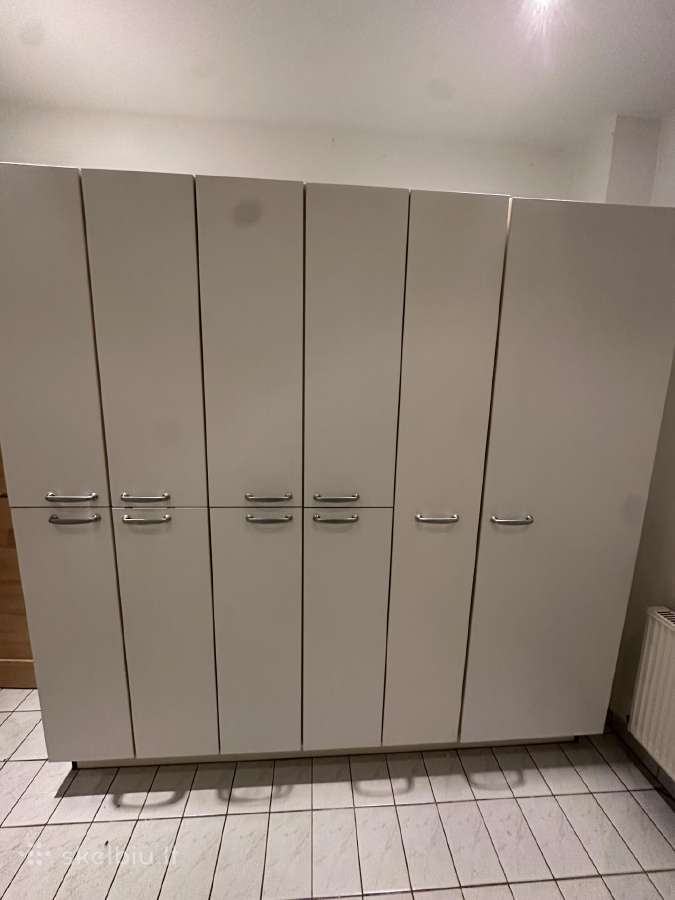 Spintelės persirengimo kambariui
