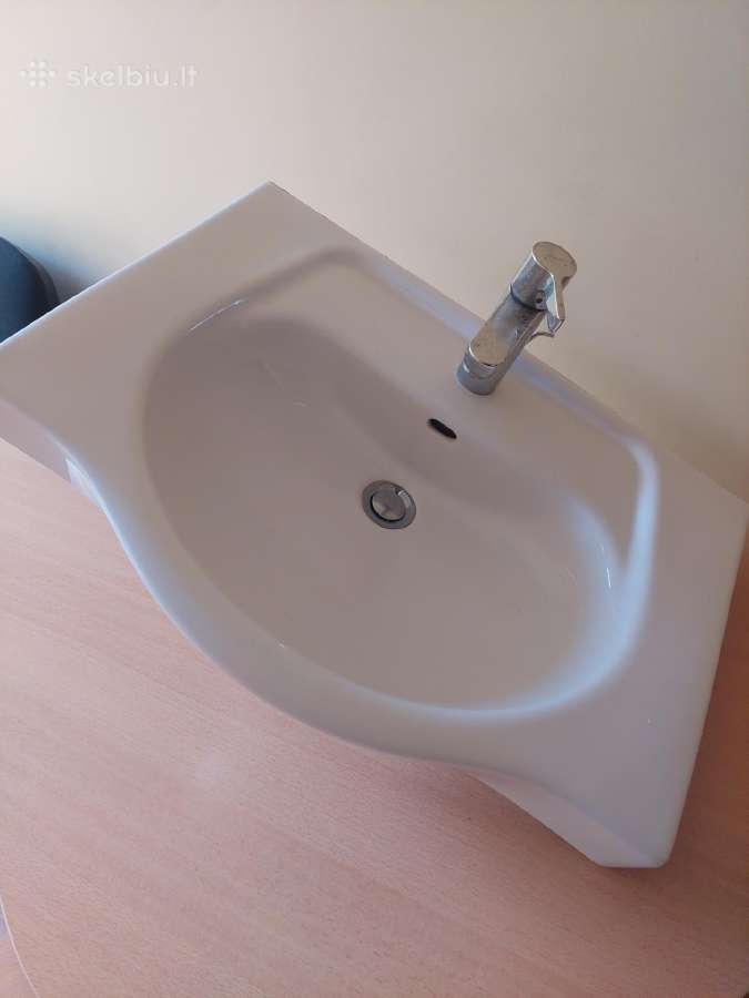 Kriaukle Vitra su maišytuvu