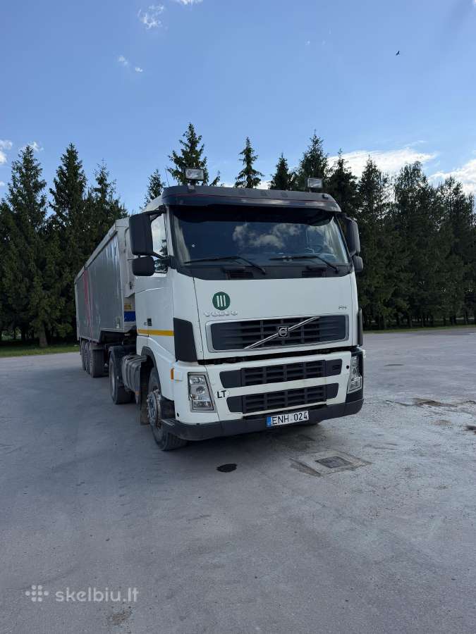 Volvo sunkvežimis su puspriekabe