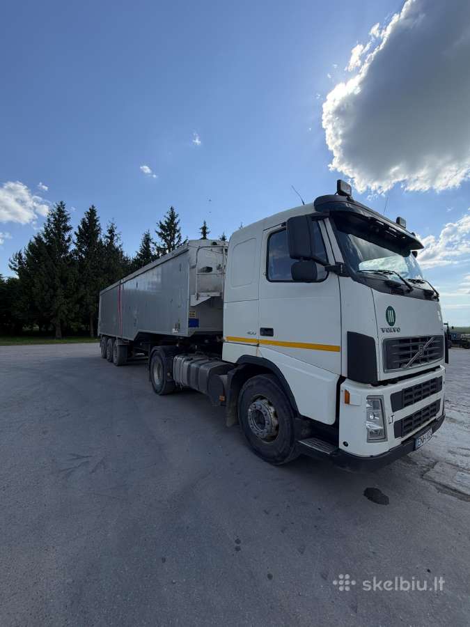 Volvo sunkvežimis su puspriekabe - nuotraukos Nr. 2