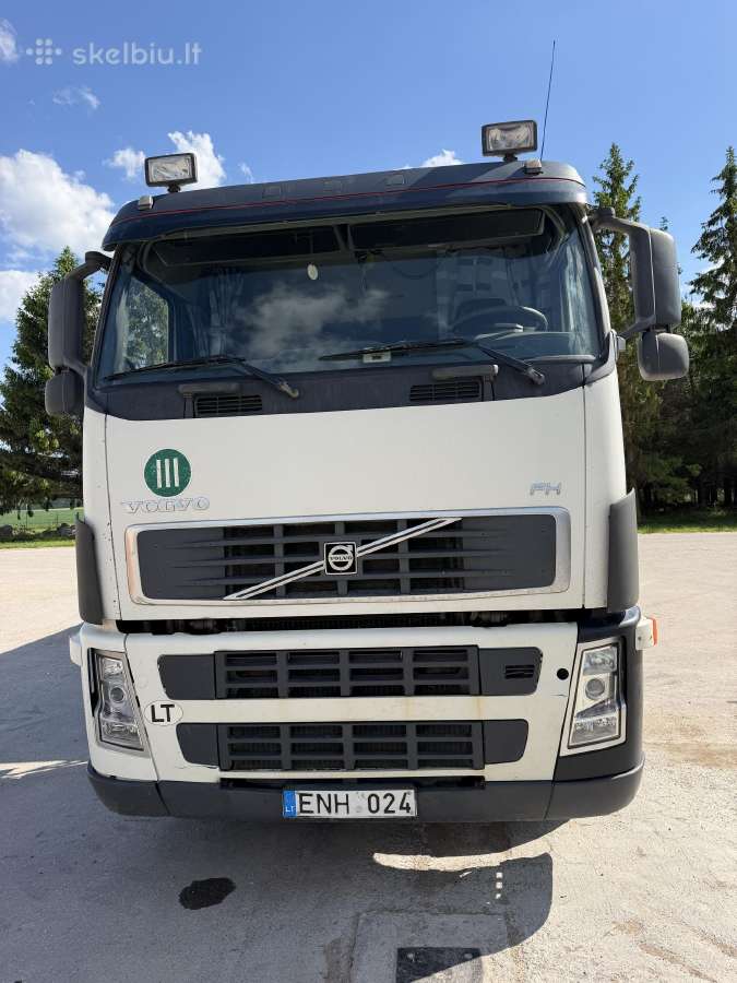 Volvo sunkvežimis su puspriekabe - nuotraukos Nr. 3
