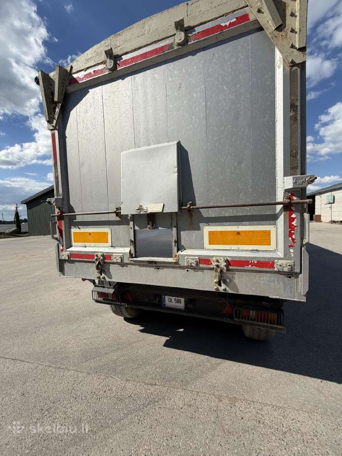 Volvo sunkvežimis su puspriekabe - nuotraukos Nr. 5