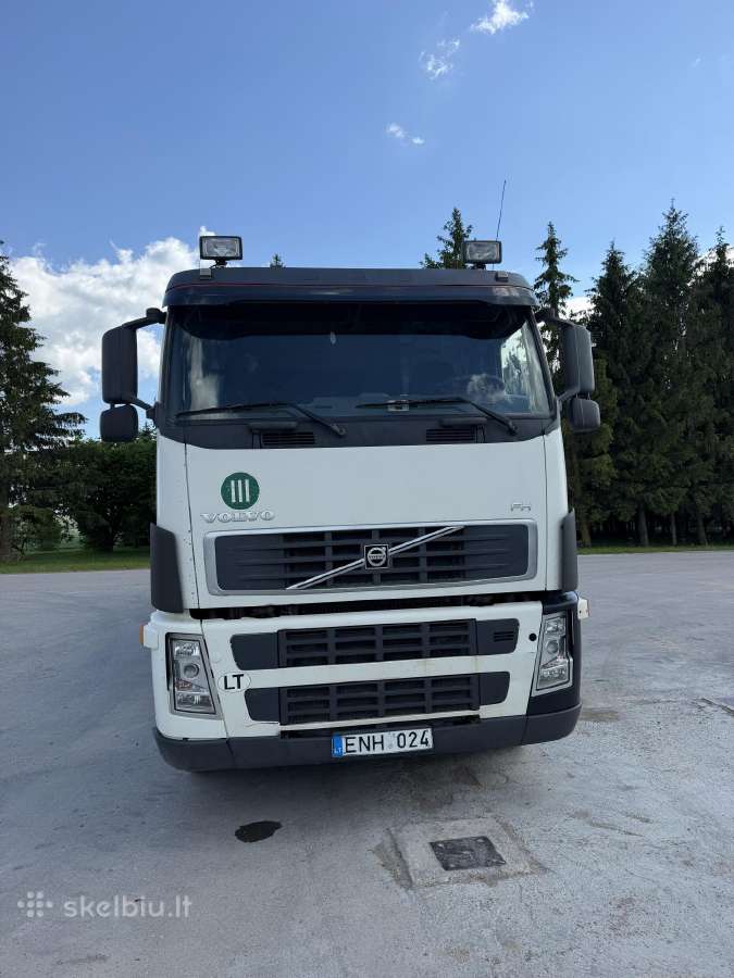 Volvo sunkvežimis su puspriekabe - nuotraukos Nr. 9
