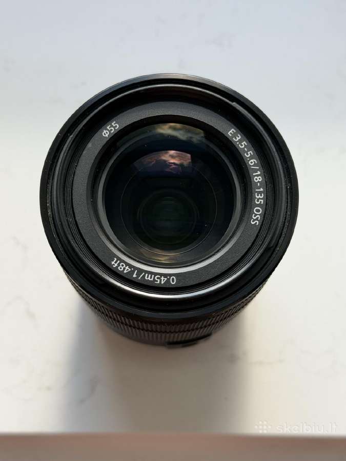 Sony E 18-135mm f/3.5-5.6 Oss