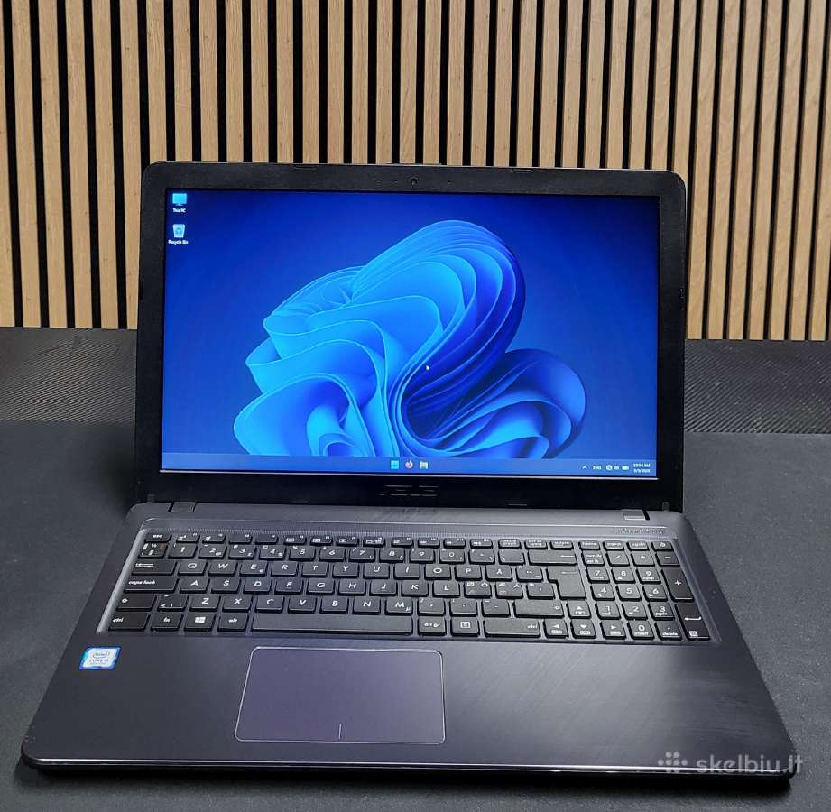 Asus 15,6/ i5 8250 / 8 GB Ddr4 / 256 SSD / Full HD
