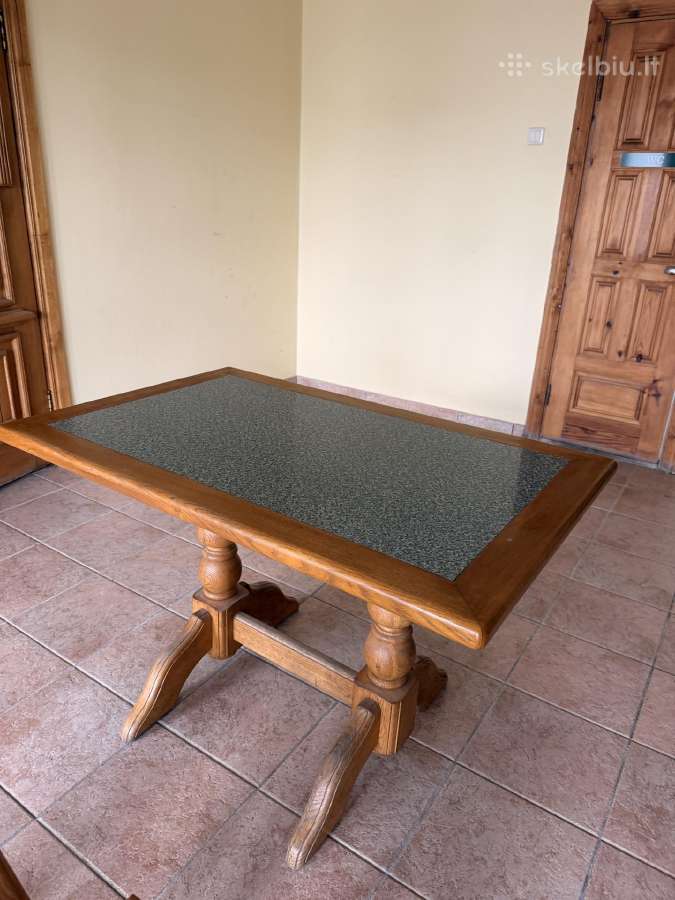 Ąžuolinis stalas
