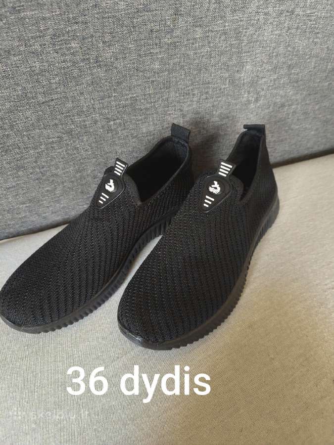 Atiduodu įsispiriamus 36 dydžio batus