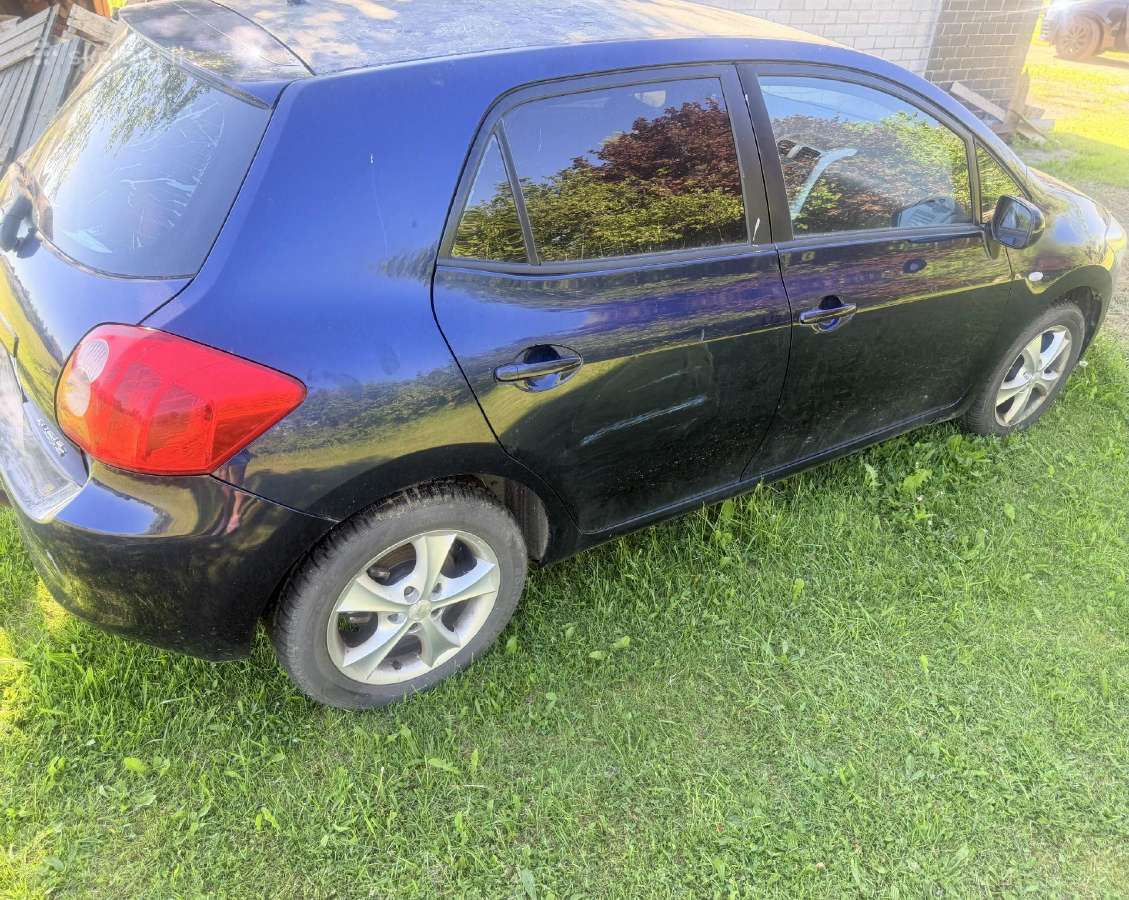 Toyota auris 2.0l diesel - nuotraukos Nr. 4