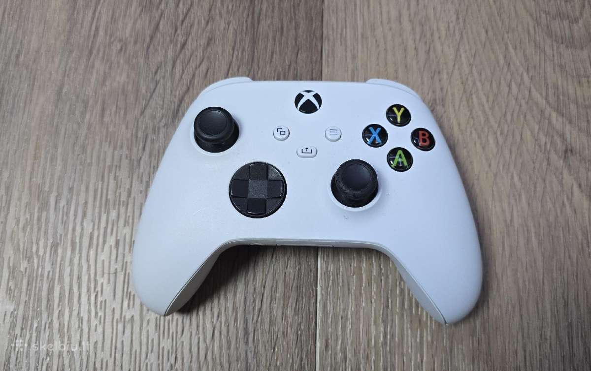 Baltas xbox series s x pultelis