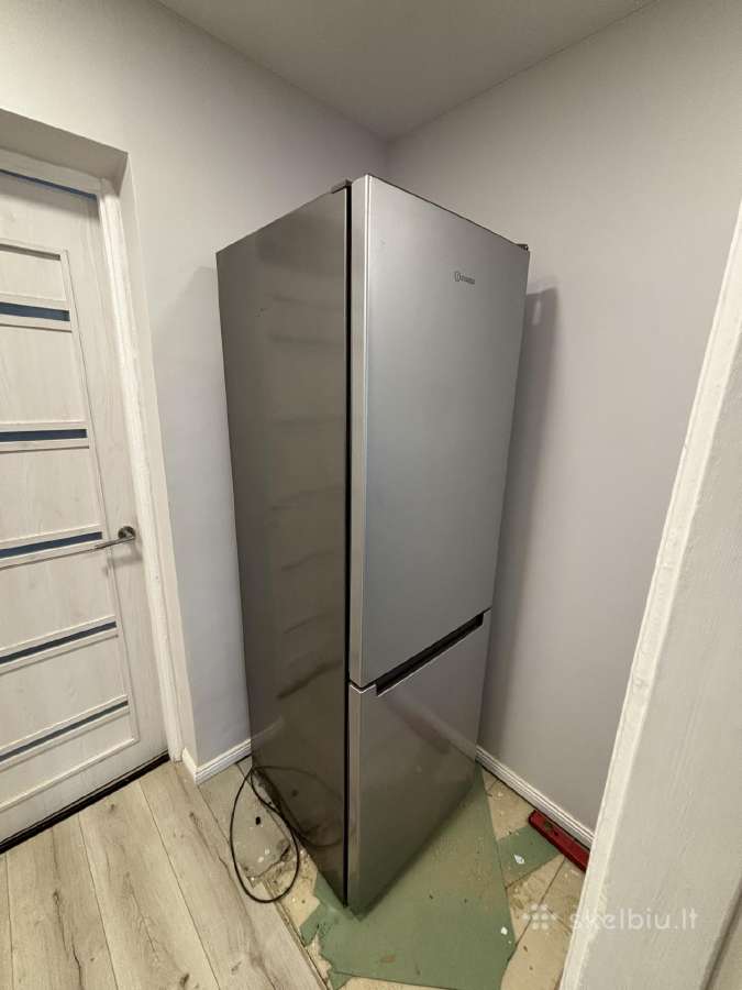 Parduodu Saldytuva Indesit 190cm