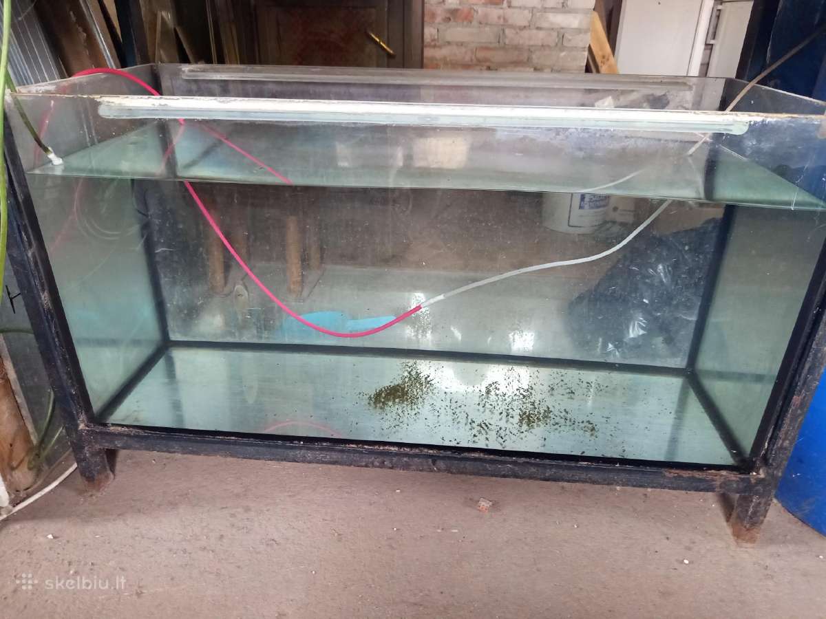 Parduodu akvariumą 200l