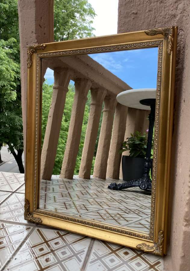 Klasikinio stiliaus vintažinis veidrodis