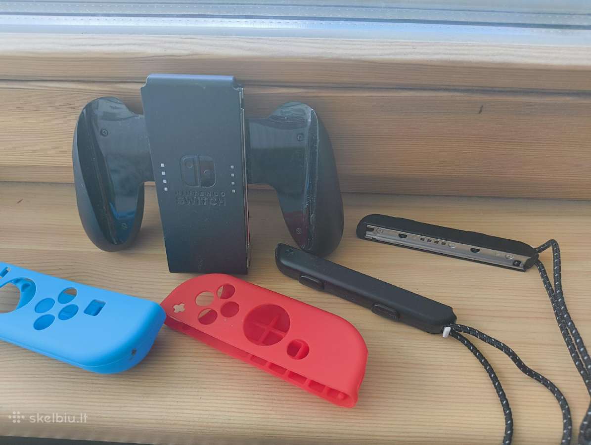 Nintendo Switch Oled su priedais.
