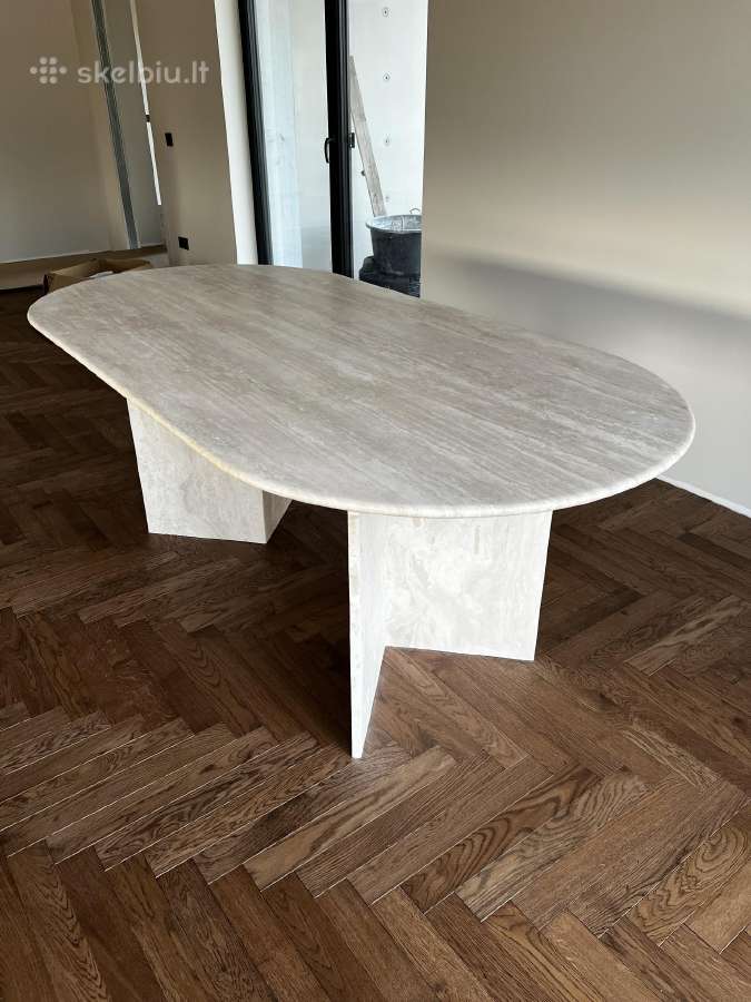 Travertino stalas