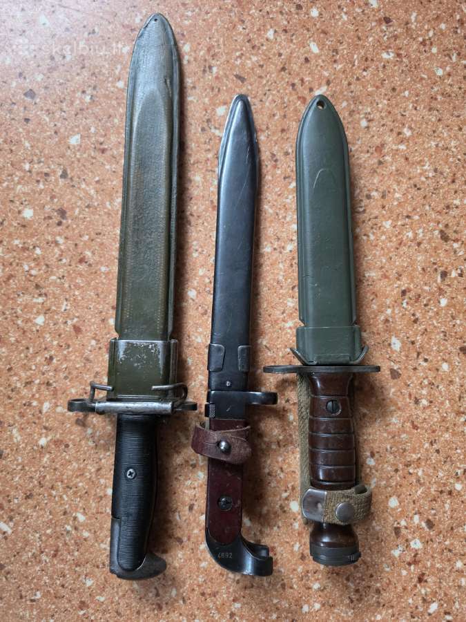 JAV, Ak-47 ir Italijos durtuvai