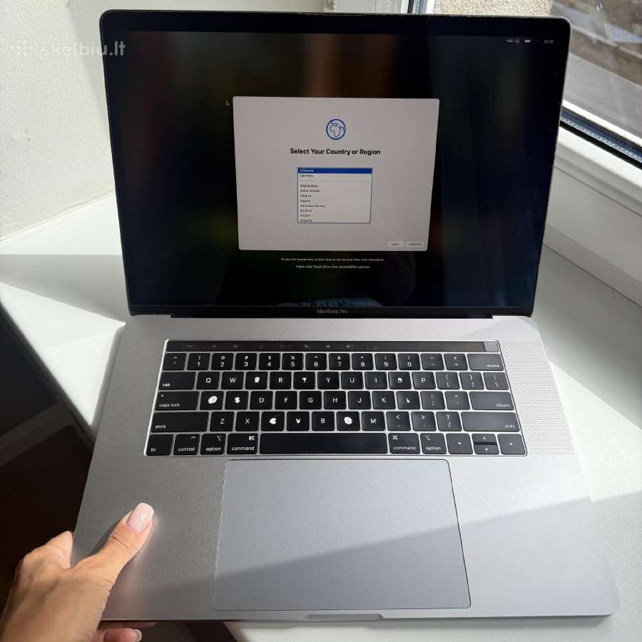 MacBook Pro 15" (2019) i9 16 GB RAM 500 GB SSD