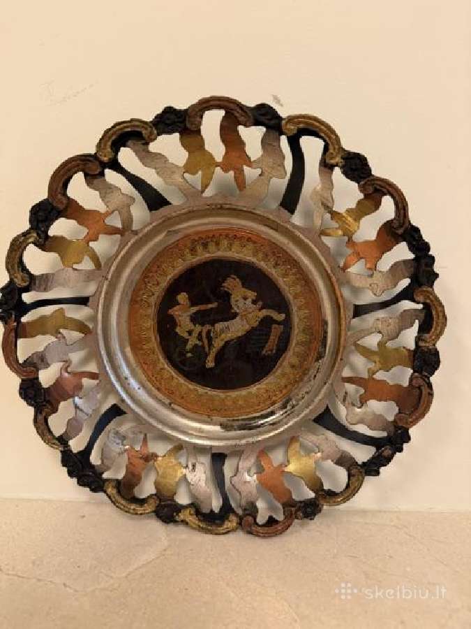 Dekoratyvinė lėkštė pakabinimui