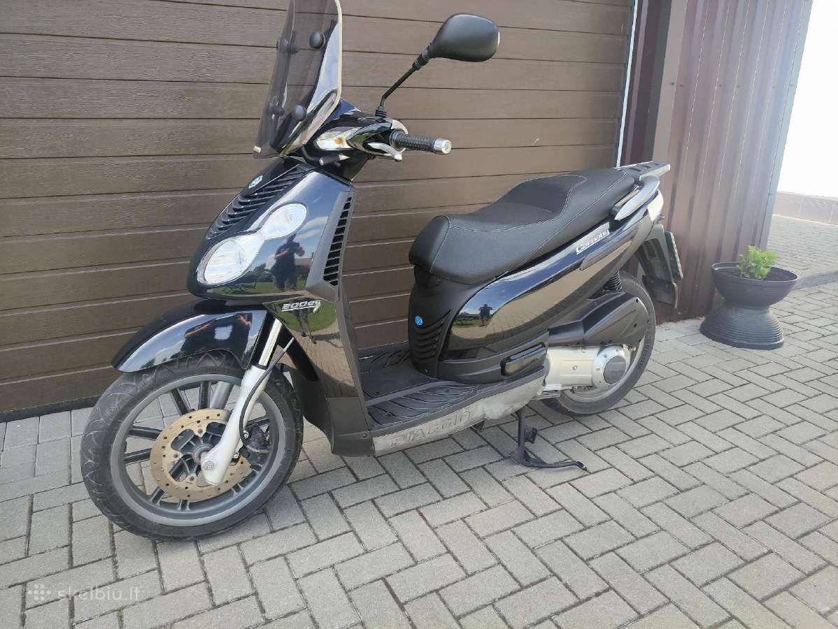 Motoroleris piaggio carnaby 200