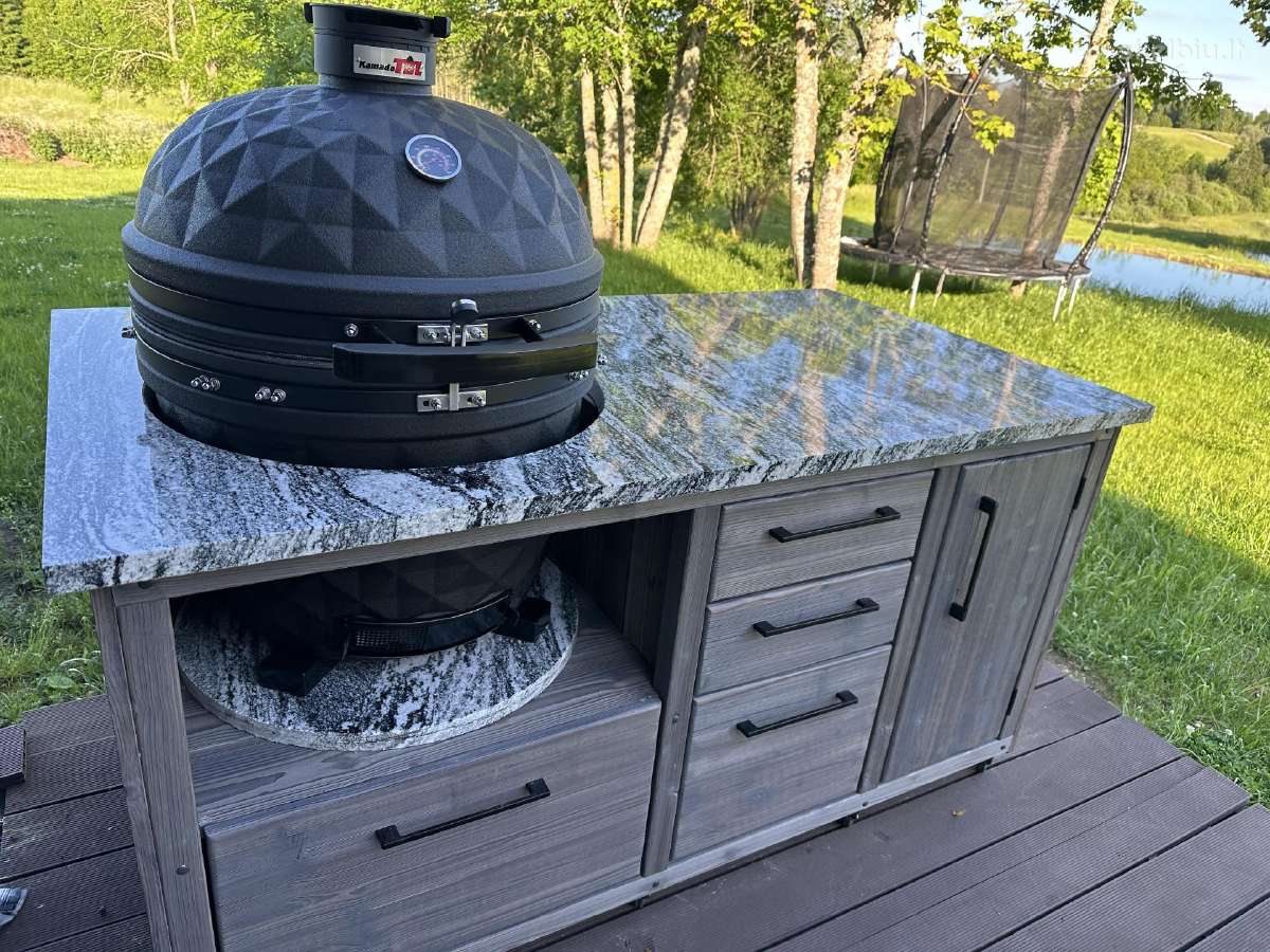 Kamado stalas iš degintos medienos, Kamado griliai