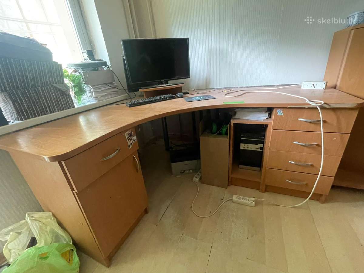 Parduodu stalą kampą 30eu