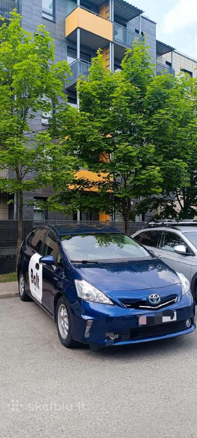 Toyota Prius Plus nuoma