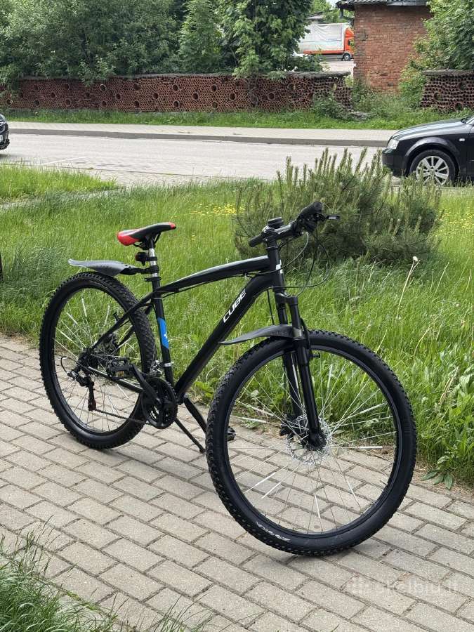 Parduodamas Cube kalnų dviratis