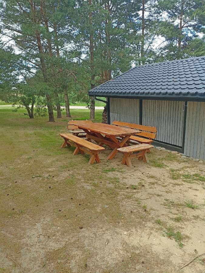 Masyvūs, sunkūs lauko baldai