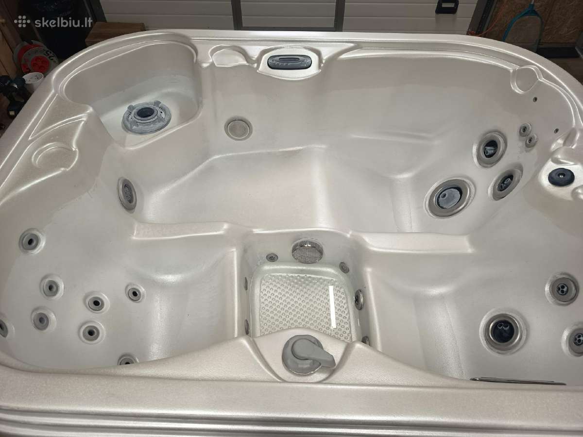 Lauko sūkurinė vonia jacuzzi