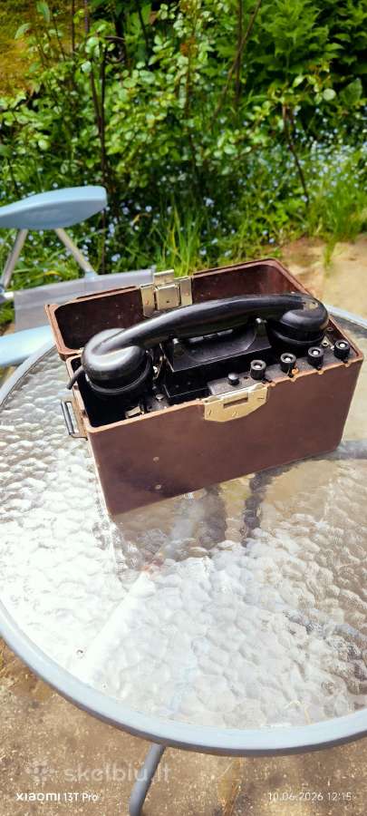 Senas karinis bakelitinis telefonas