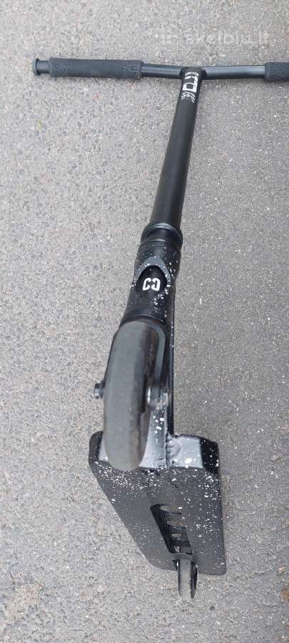 Parduodamas triukinis paspirtukas "Core Cl1 Pro".