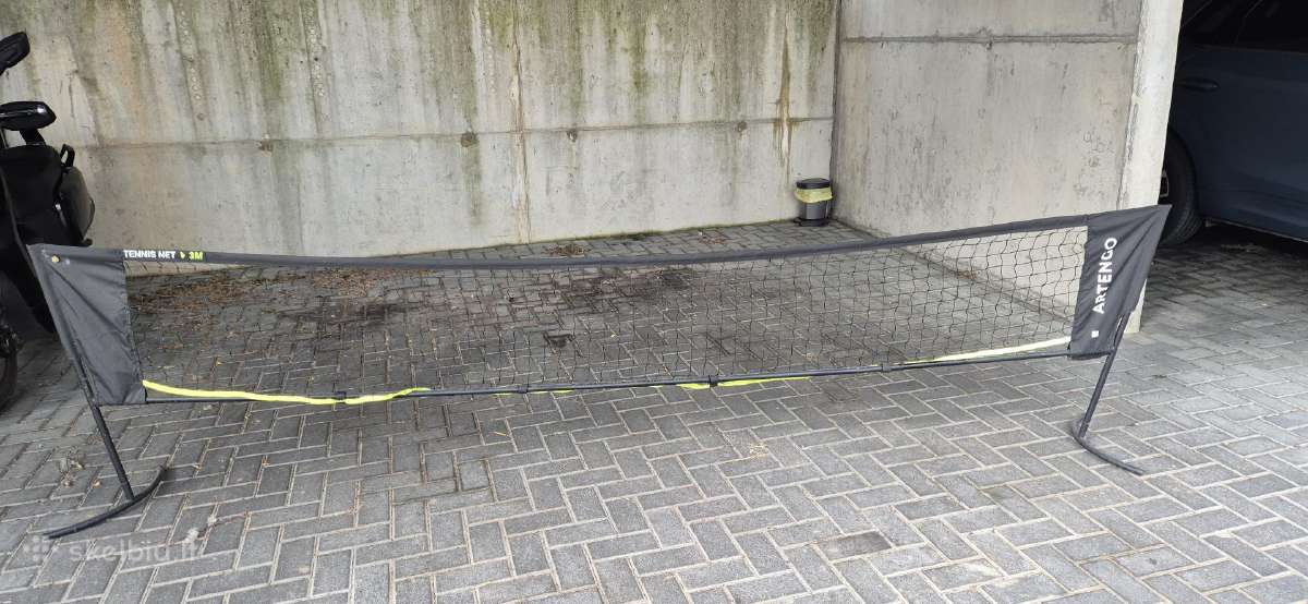 Pastatomas vaikiškas lauko teniso tinklas