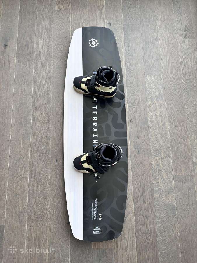 Slingshot Wakeboard lenta su batais