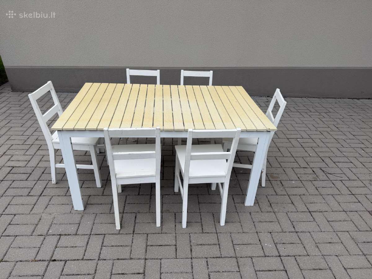 Stalas kėdės
