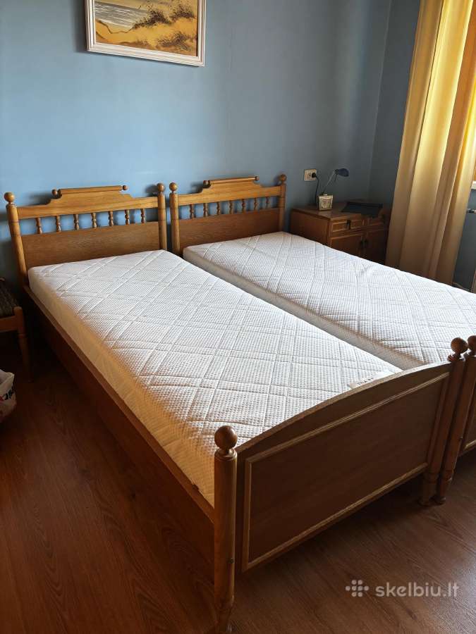 Viengulės lovos su čiužiniais