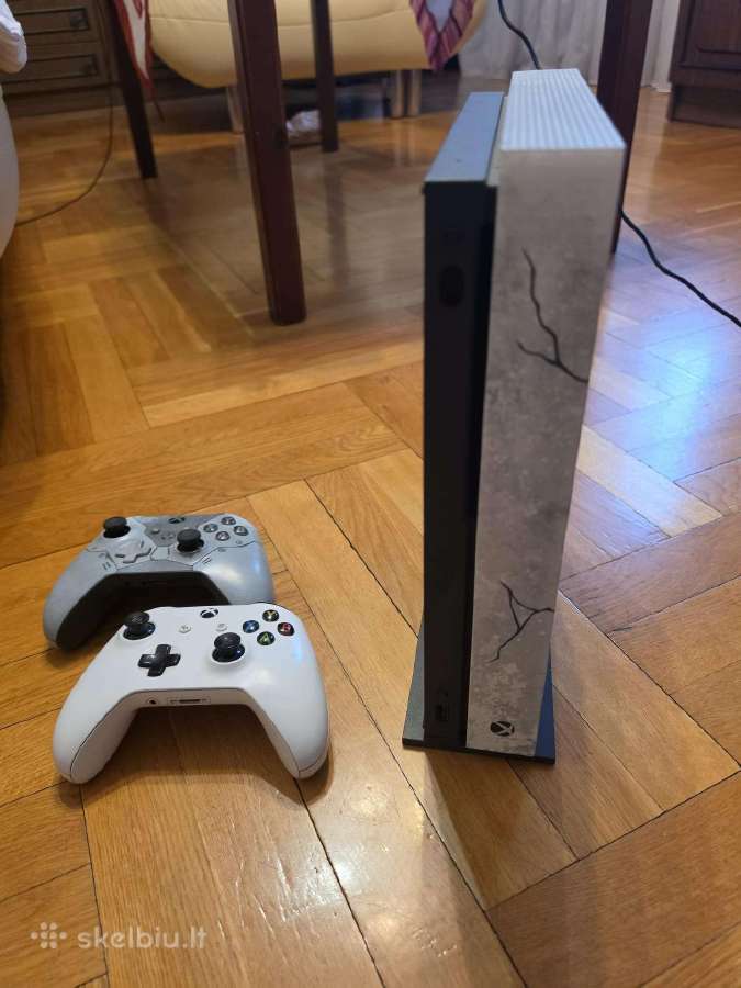 Xbox One X Gears 5 Limited Edition ir 2 pulteliai
