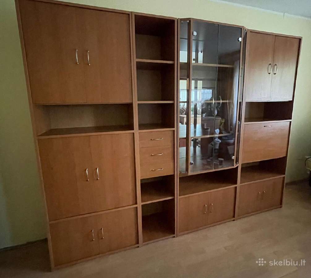 Dovanojame sekciją ir 4 kėdės