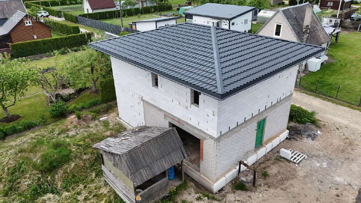 Parduodamas nebaigtas stayti namas