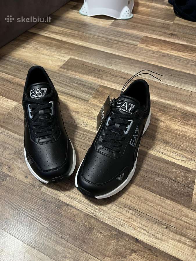 Emporio Armani kėdai