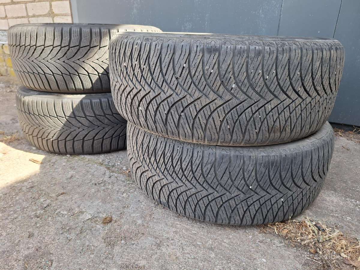 R17 225/45 m+s