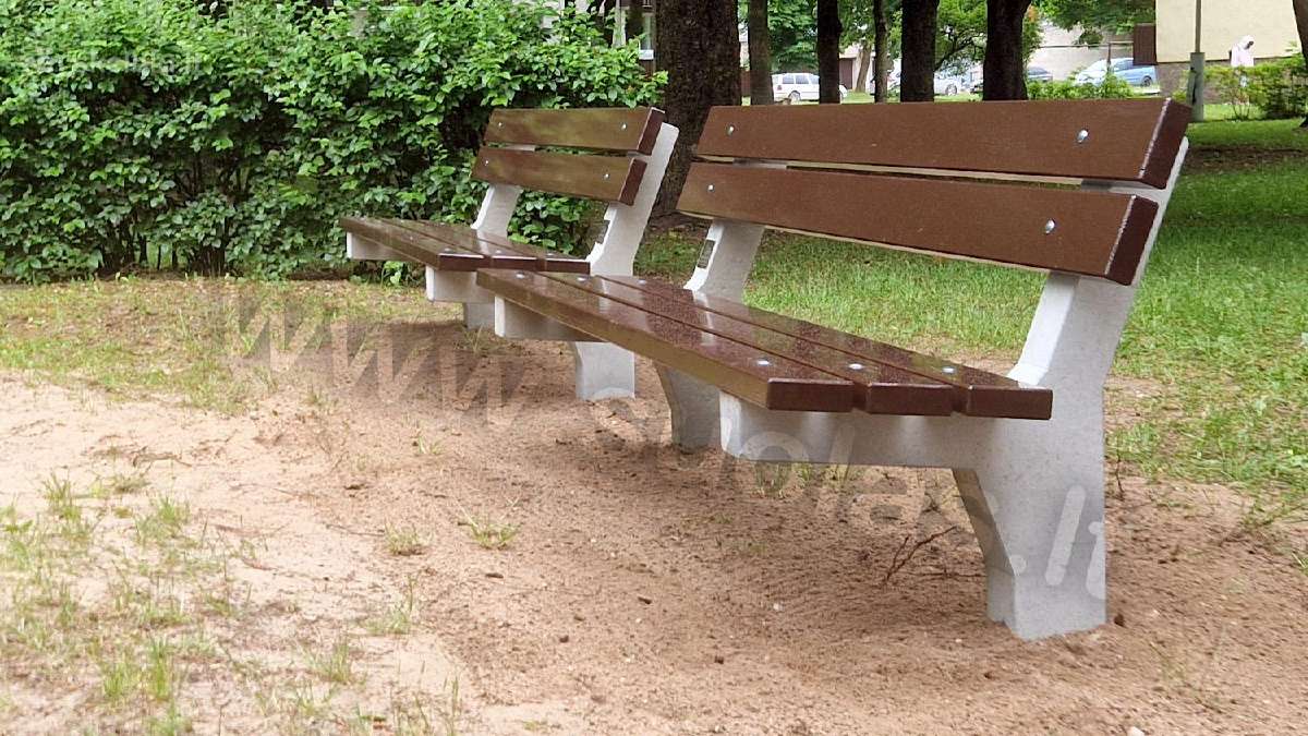 Patvarūs suoliukai jūsų daugiabučių kiemams