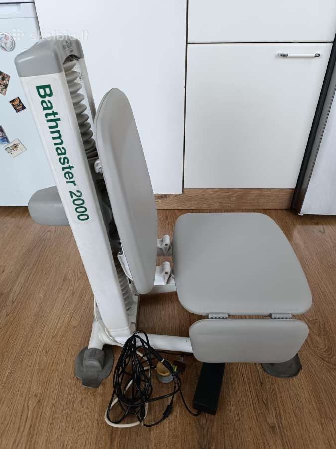 Parduodama elektrinė maudymosi kėdė