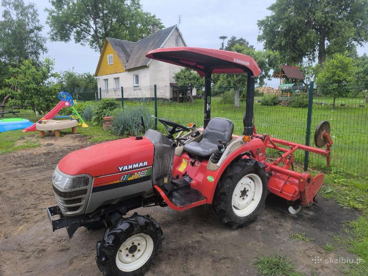 Pilnai dirbantis traktoriukas