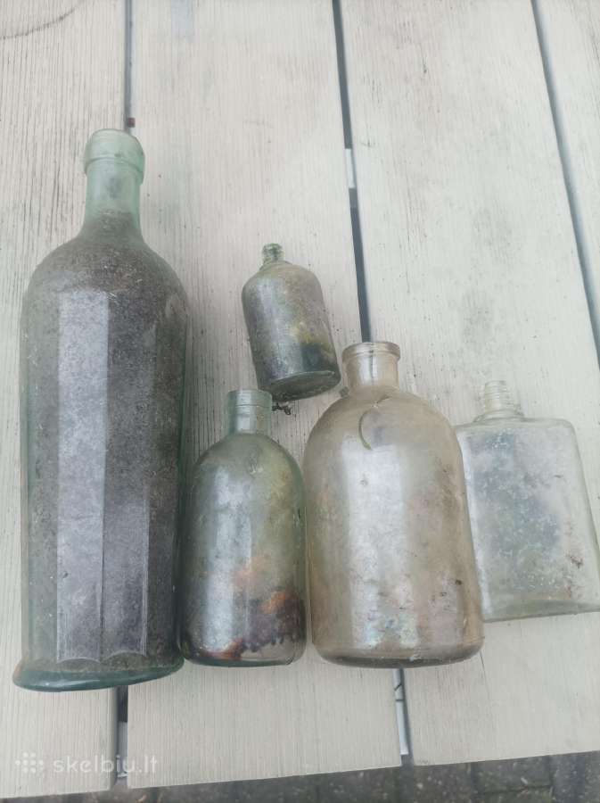 Antikvariniai buteliukai už 15€.