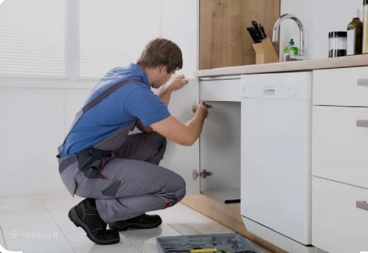 Renku Ikea ir kitus baldus, kabinu TV ant sienu