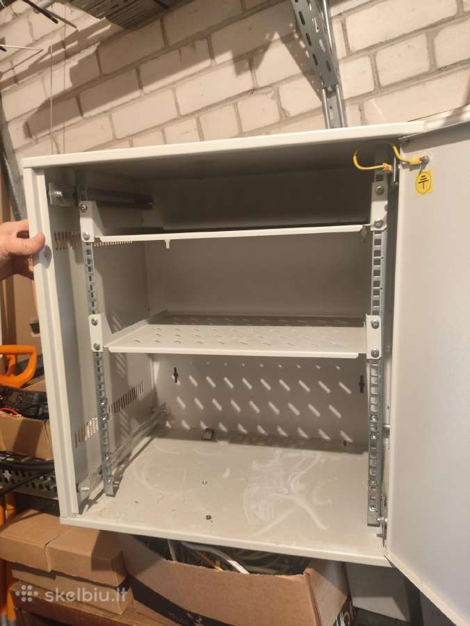 Parduodamos metalinės spintelės