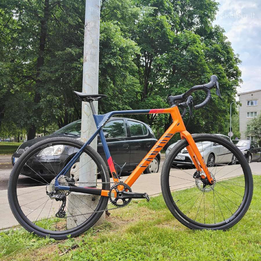 Canyon Inflite CF SL 8 XL