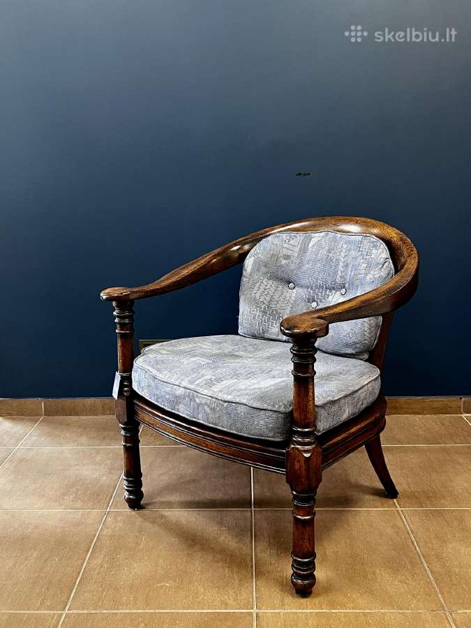 Medinis foteliukas plačiu rėmu