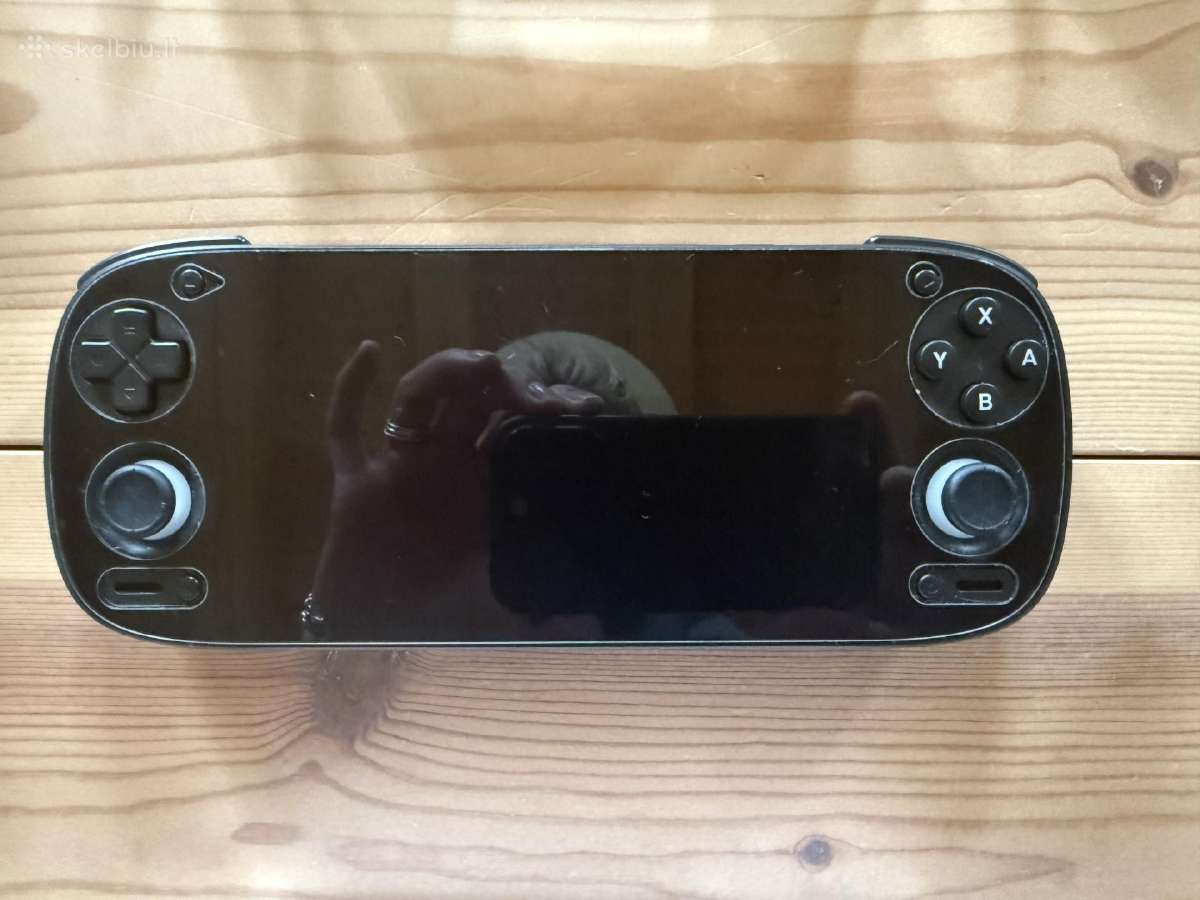 Retroid pocket5 su priedais.