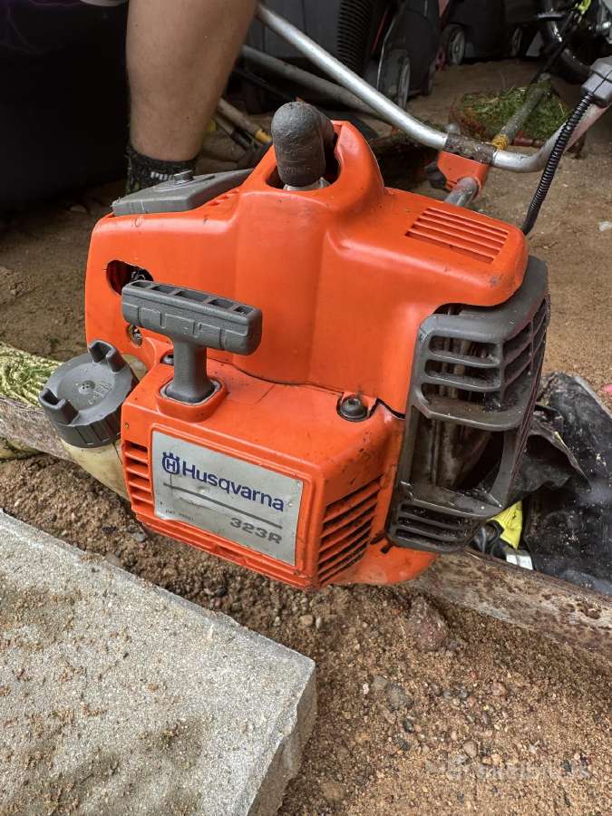 Husqvarna 323r trimeris